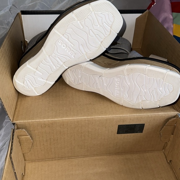 SOREL SHOES - Picture 2 of 7